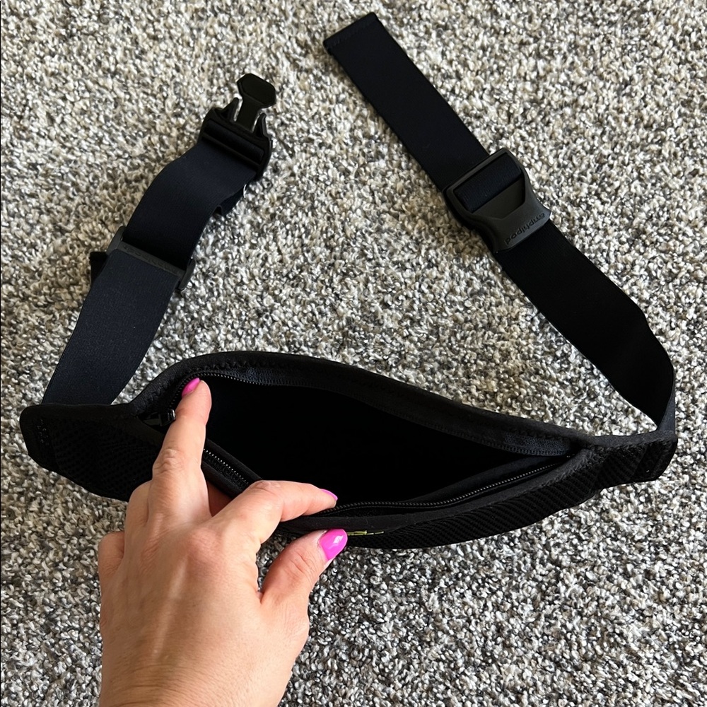 AMPHIPOD | Black Running Belt - Picture 2 of 4